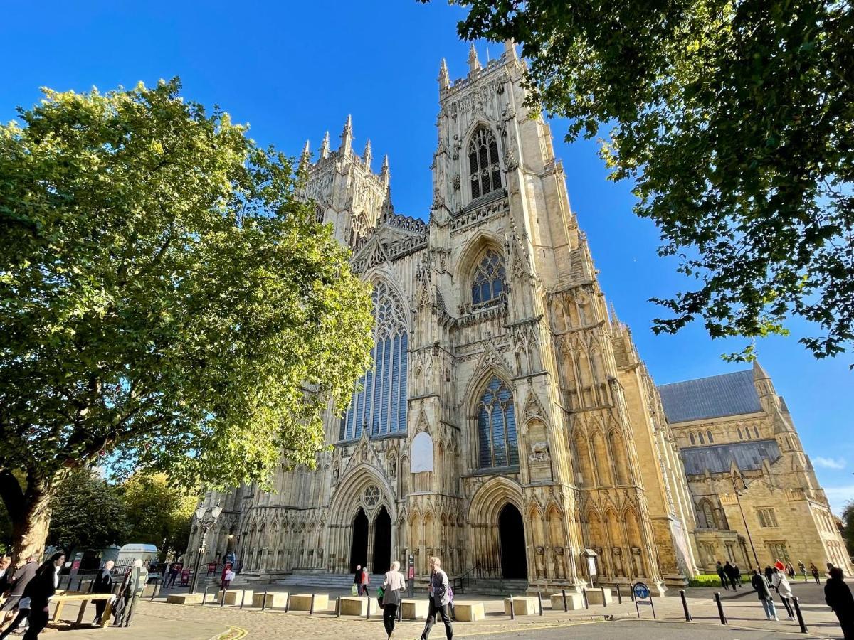 Shambles Suites In The Centre Of York, Sleeps 16 Екстериор снимка